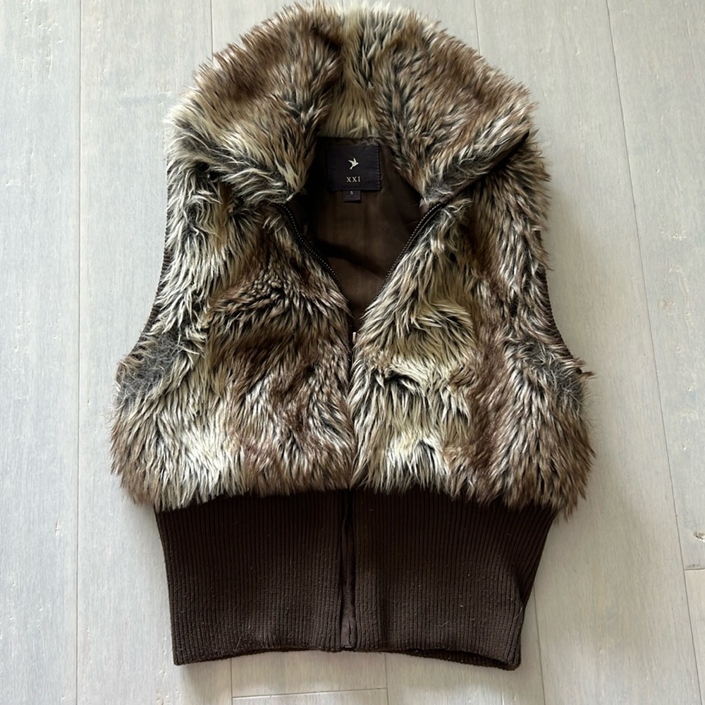 XXI Forever 21 Cropped Fitted Brown and Tan Vegan Fur Vest Shag Small